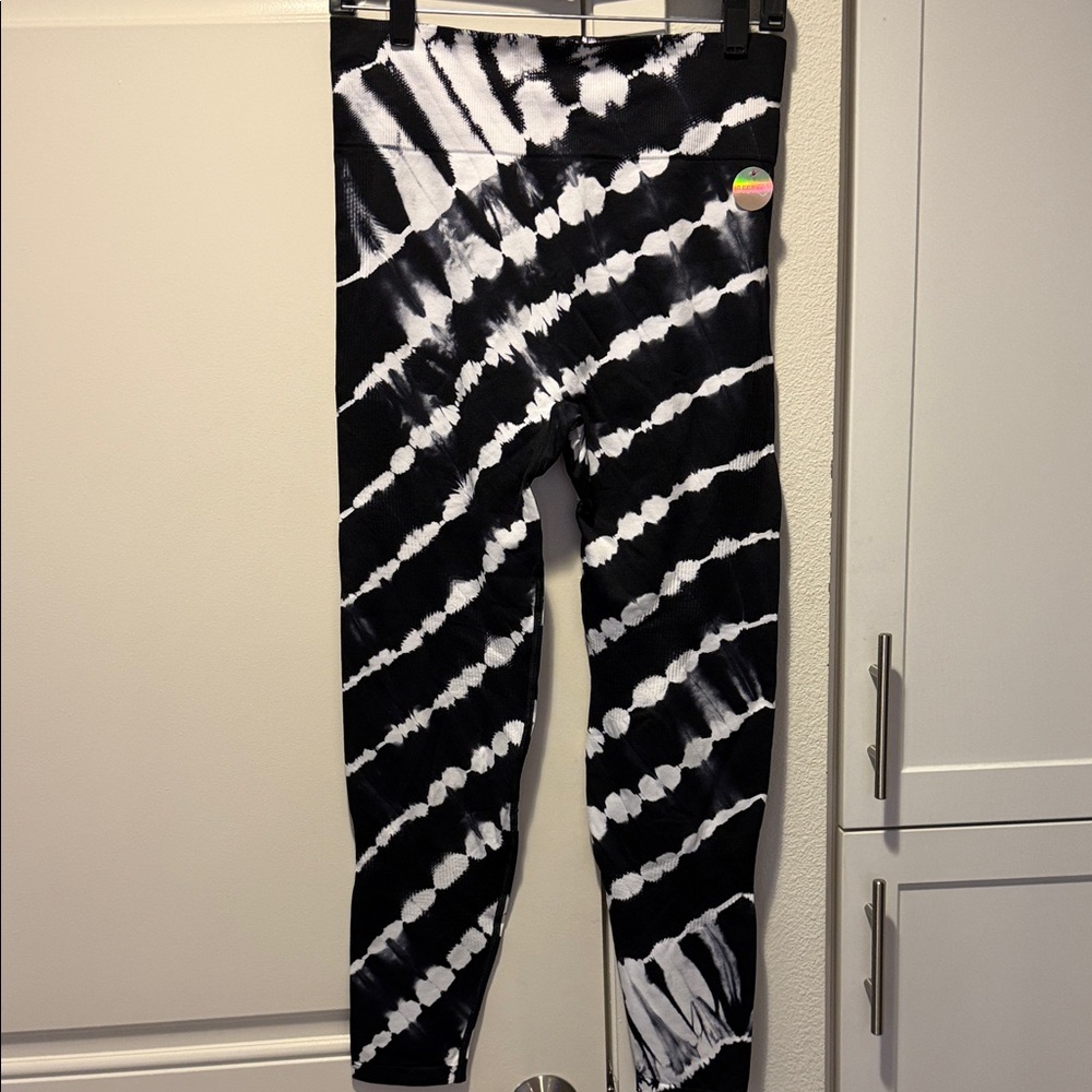VS Pink Black and White Tie-Dye Leggings